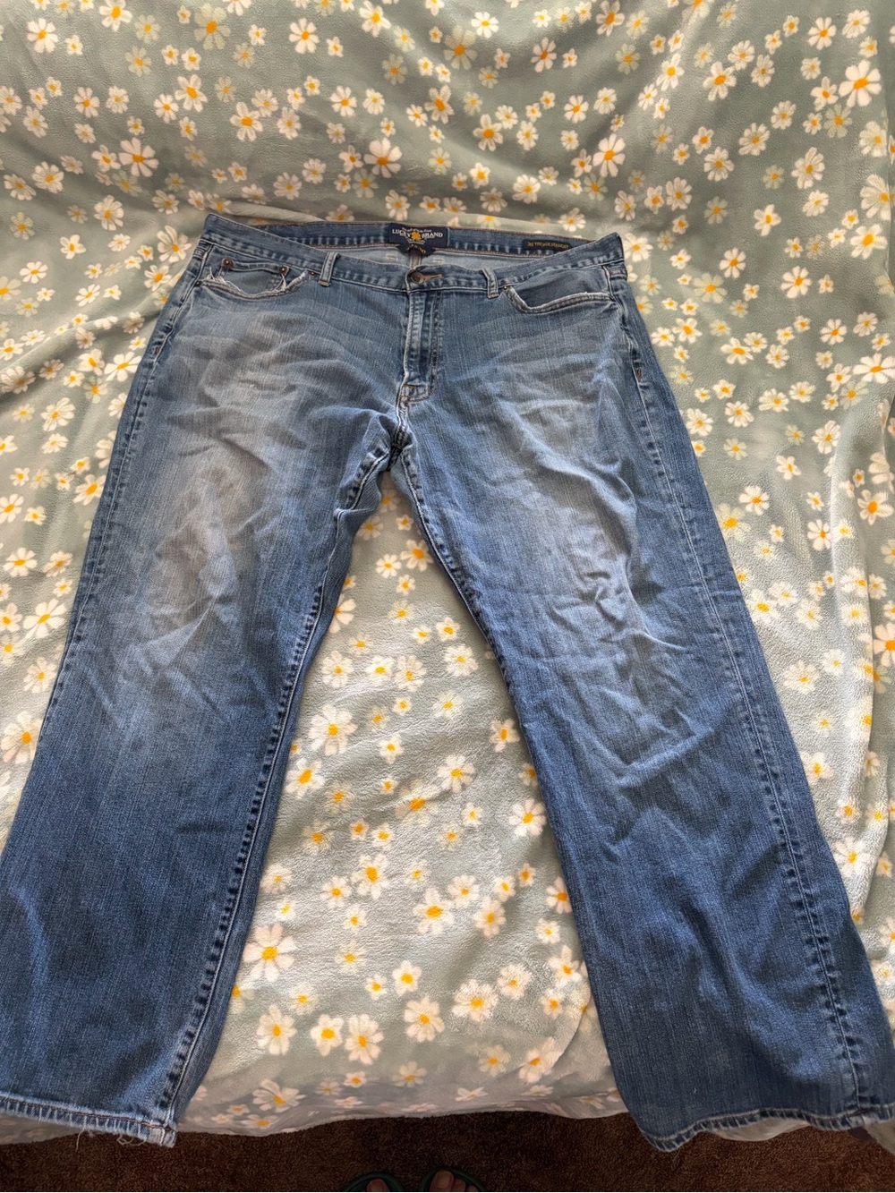 Lucky Brand Men's Faded Blue Straight Jeans